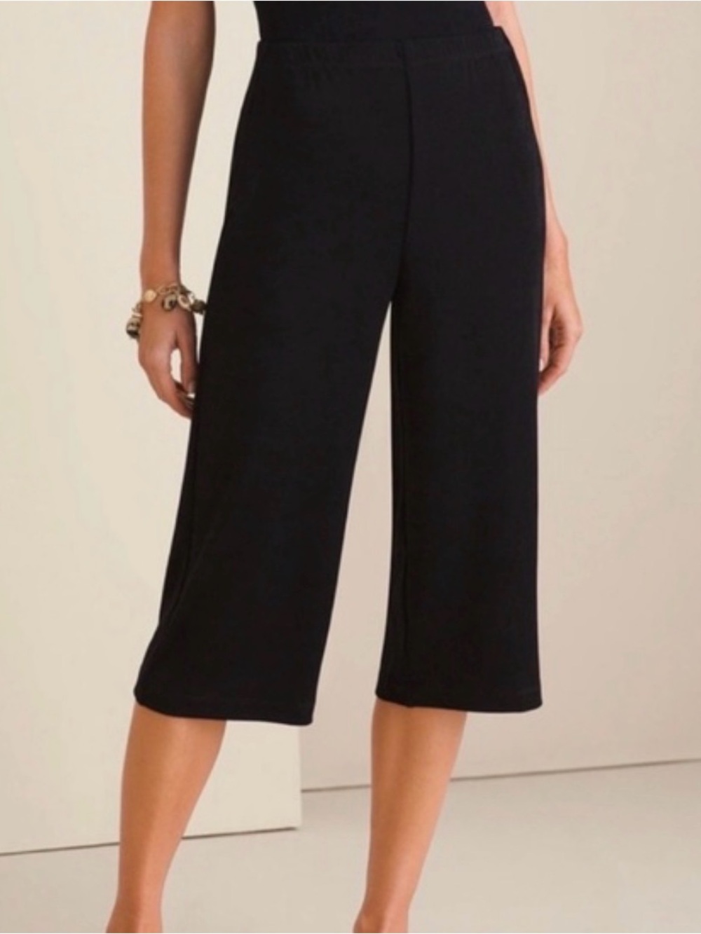 Chico’s Black Pull-On Capri Pants Women’s Size 8 Slimming Stretch Career